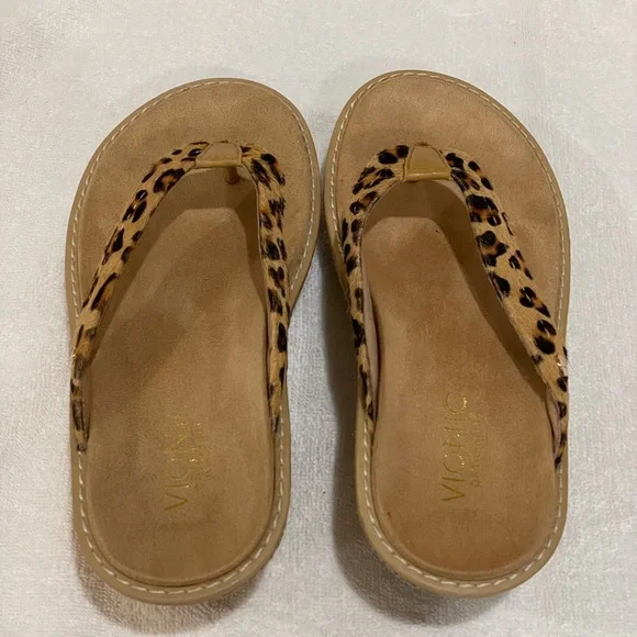 Vionic Grenada Tan Leopard Wedge Sandal size 6 - Picture 9 of 16